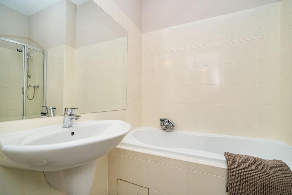 Large And Modern Apartment In The Heart Of Praga Zewnętrze zdjęcie