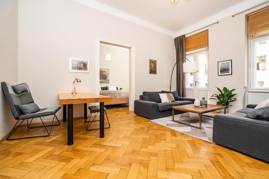 Large And Modern Apartment In The Heart Of Praga Zewnętrze zdjęcie