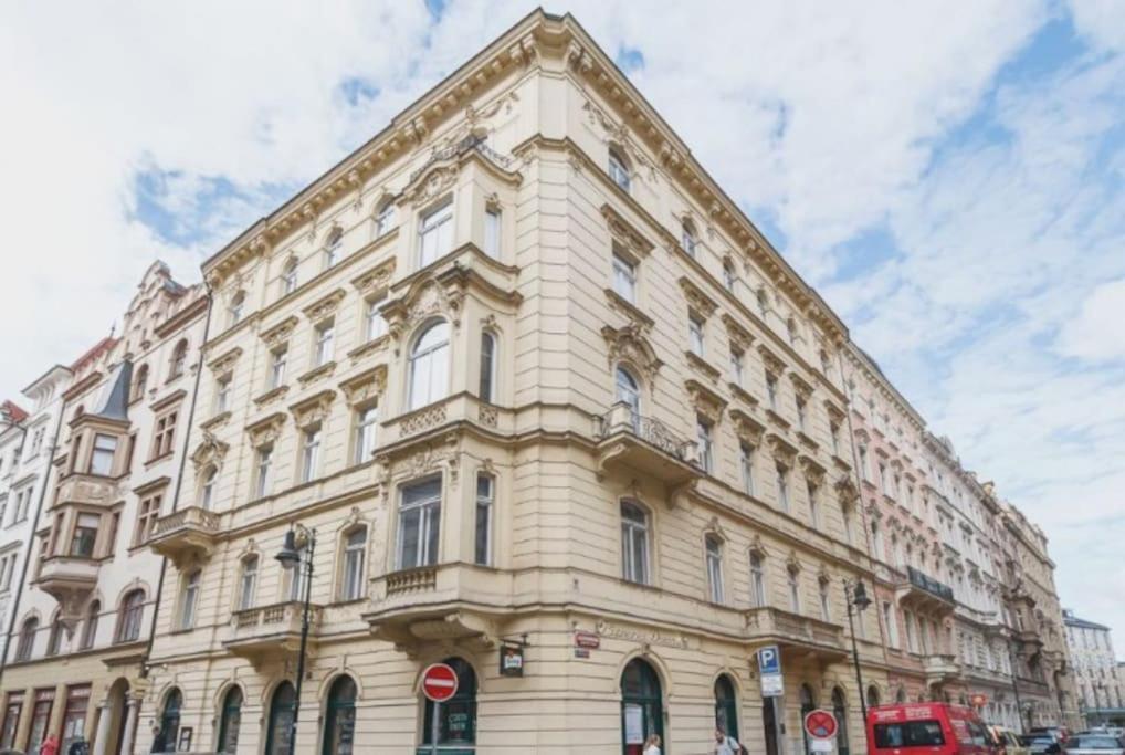 Large And Modern Apartment In The Heart Of Praga Zewnętrze zdjęcie