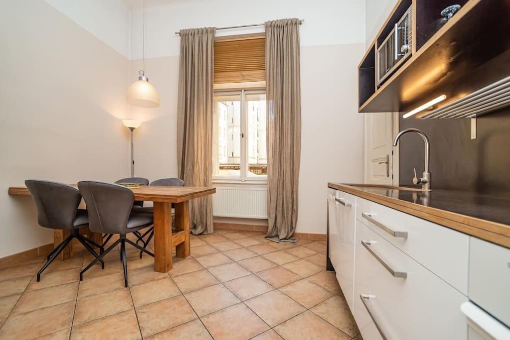 Large And Modern Apartment In The Heart Of Praga Zewnętrze zdjęcie